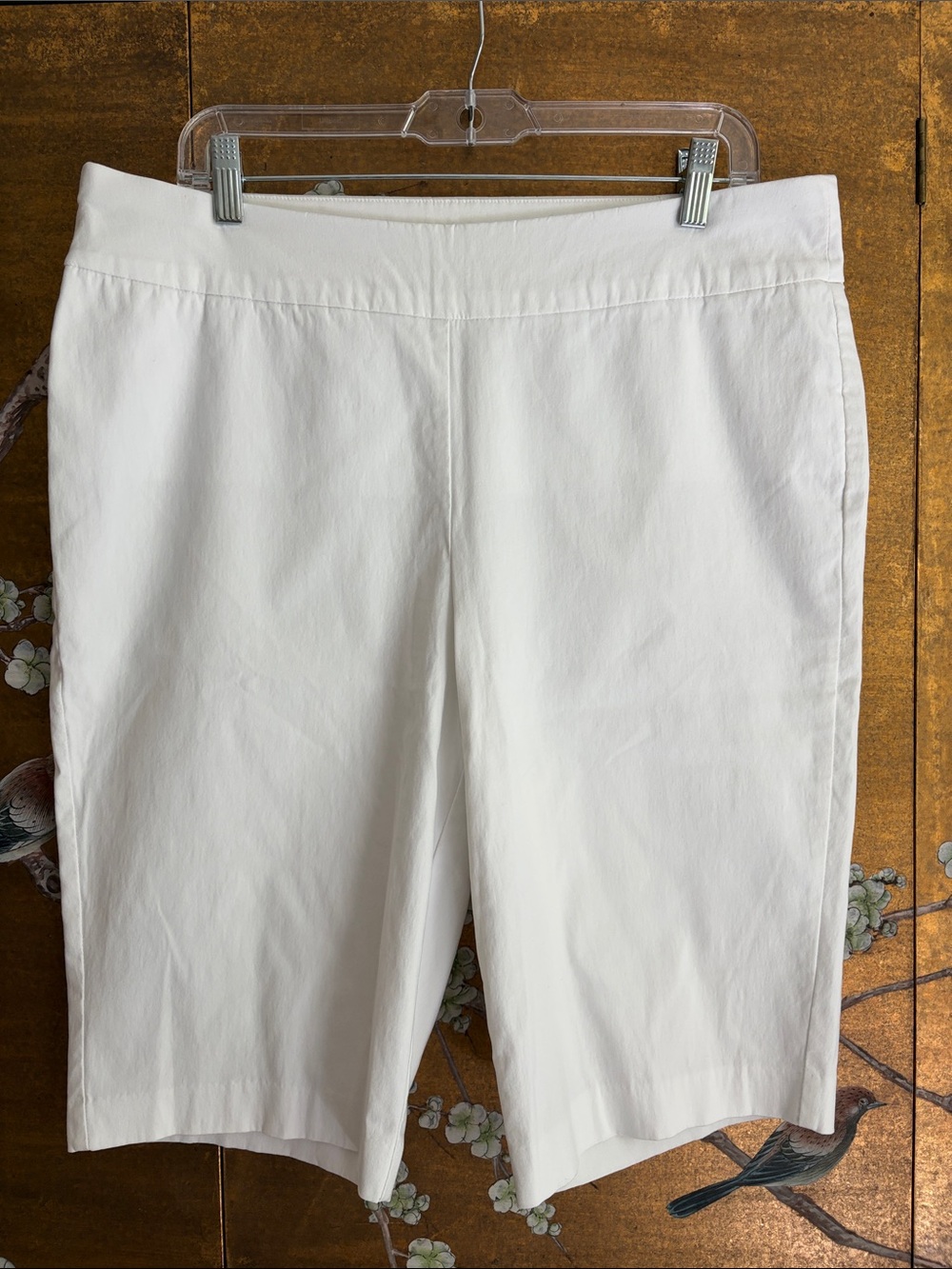 Chicos So Slimming pull on shorts, white. Classic, old money, casual, summer